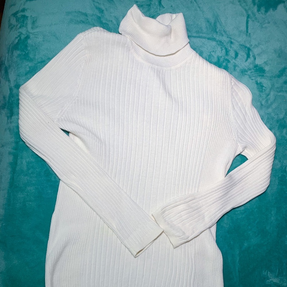 Women’s White Turtleneck Small